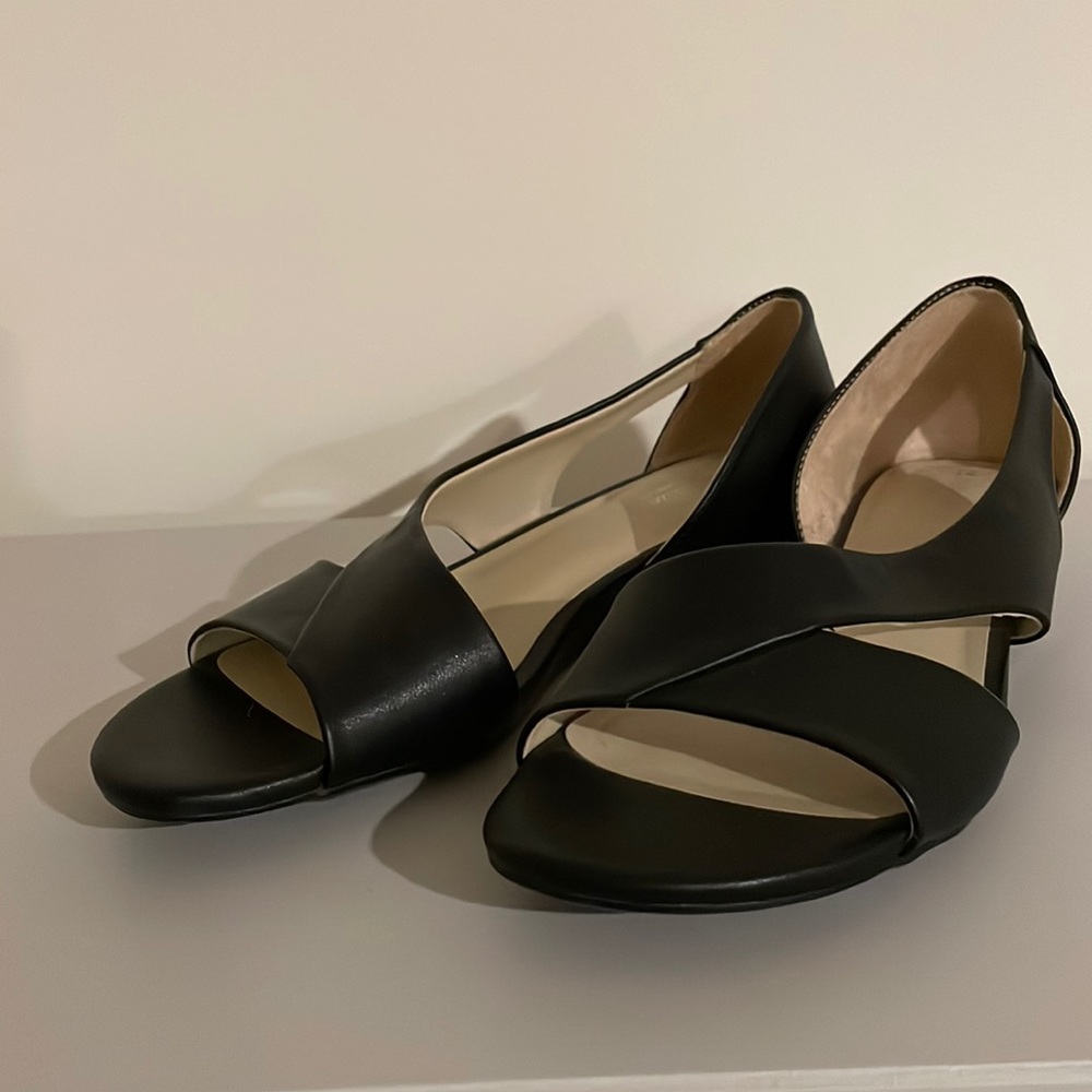 Naturalized open toe small wedge, black, size 9